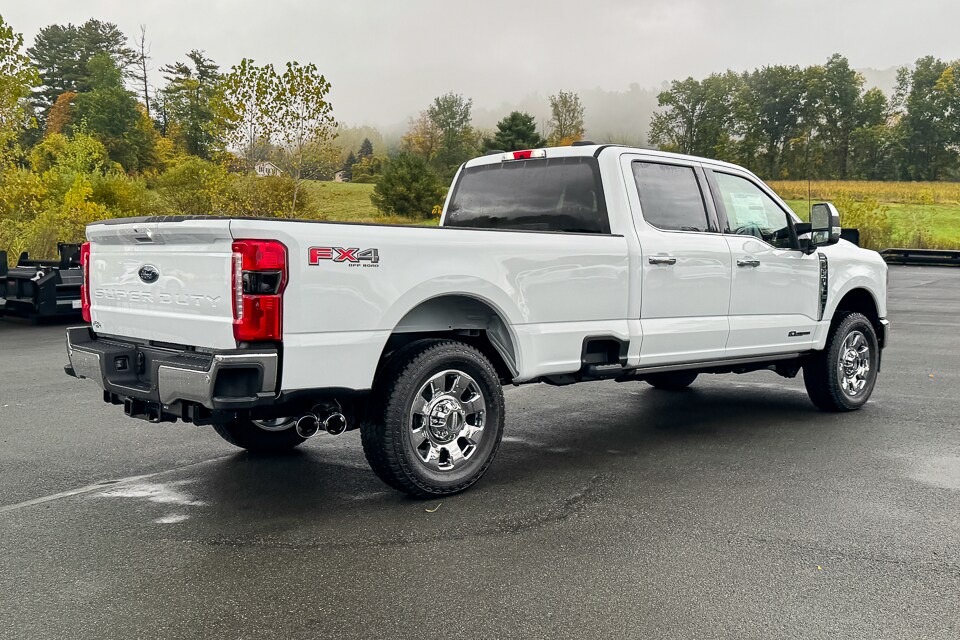 2026 Ford F-350 Lariat photo 3