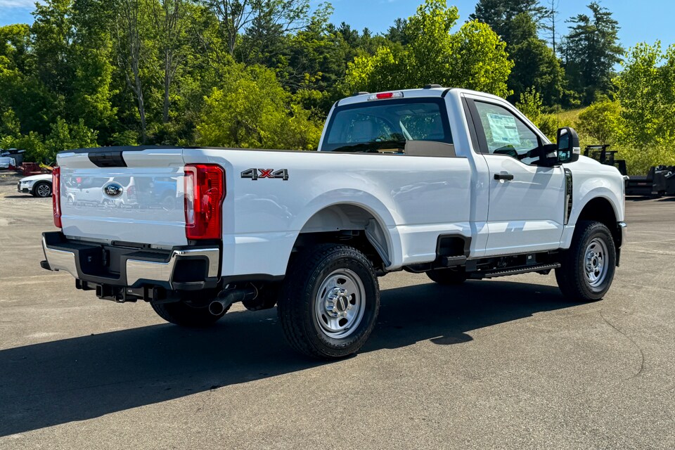 2025 Ford F-350 photo 3