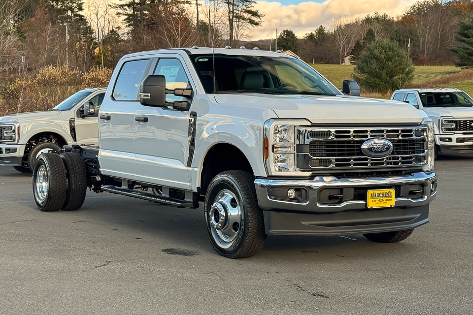 2026 Ford F-350 Super Duty Chassis Cab XL's photo