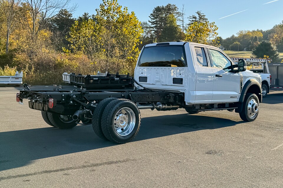 2026 Ford F-550 photo 3