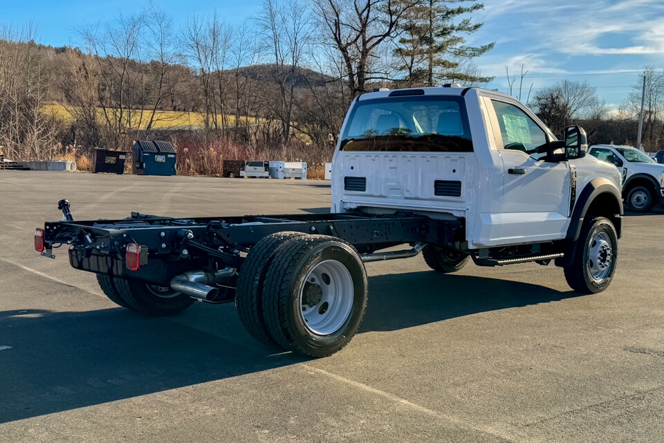 2024 Ford F-600 photo 3