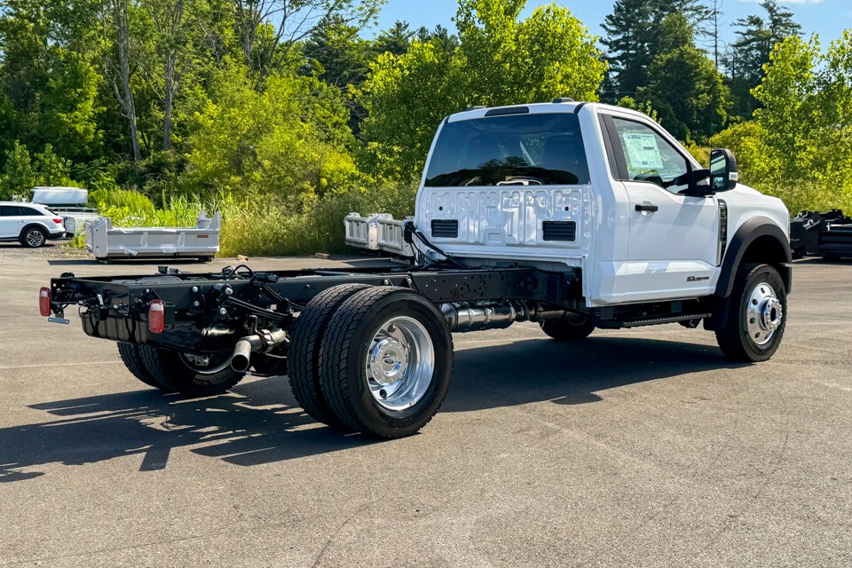 2025 Ford F-600 photo 3