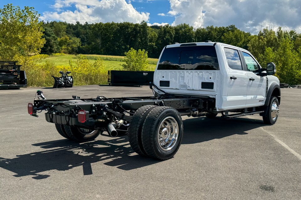 2026 Ford F-550 photo 3
