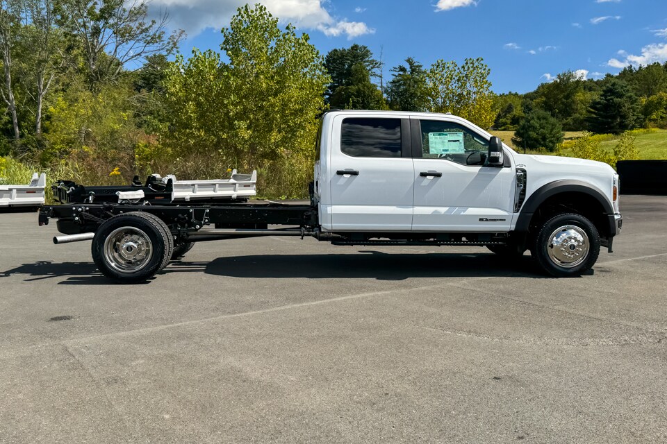 2026 Ford F-550 photo 2
