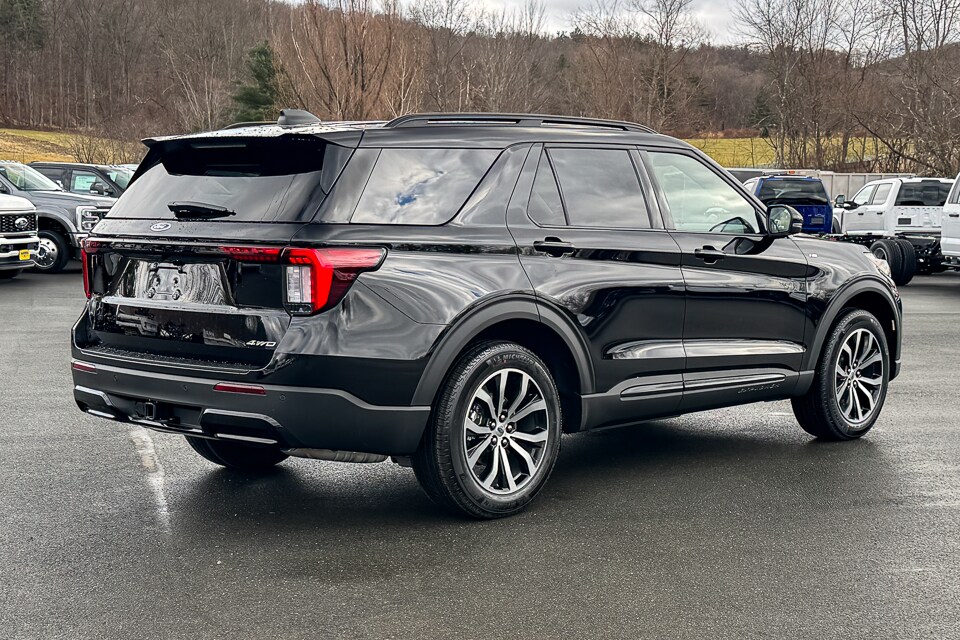 2026 Ford Explorer ST-Line photo 2