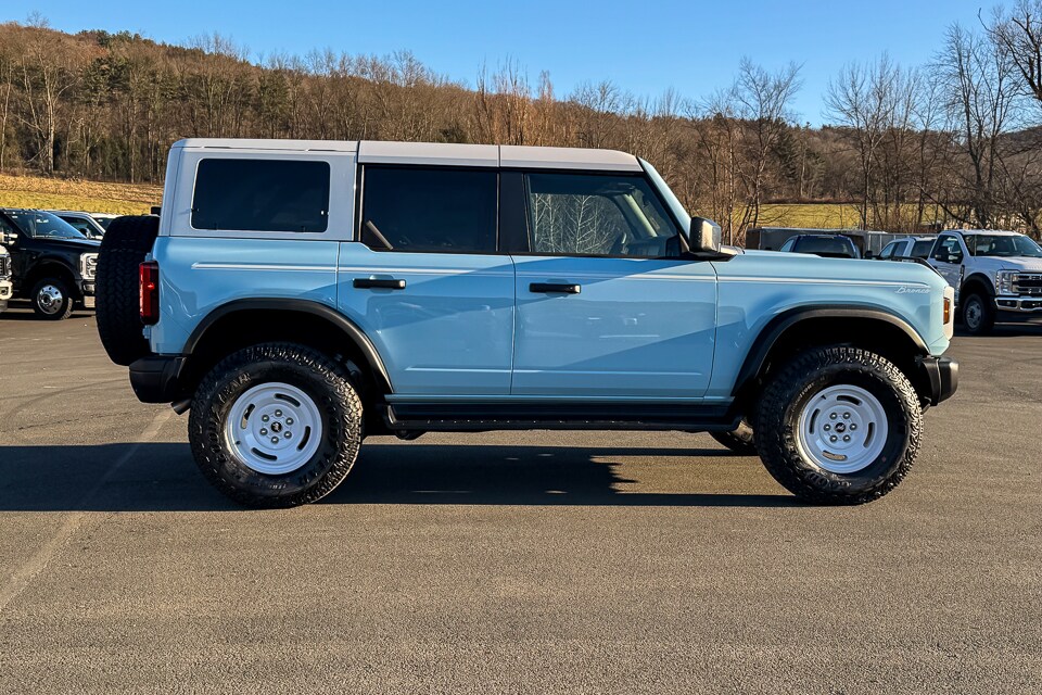 2025 Ford Bronco Heritage First Edition photo 2