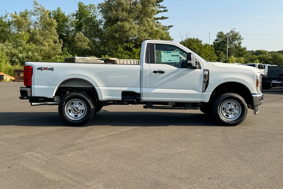 2025 Ford F-350 photo 2