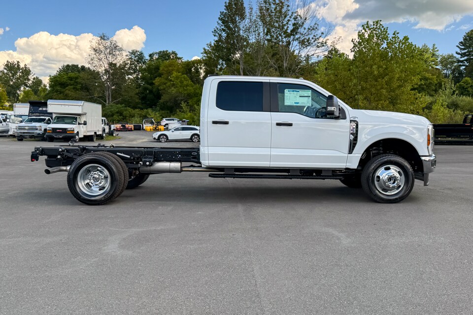 2026 Ford F-350 photo 2