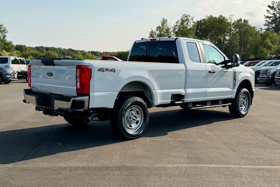 2025 Ford F-350 photo 3