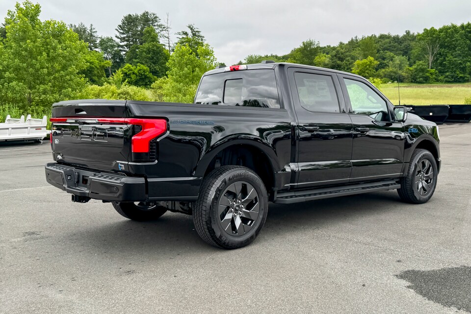 2025 Ford F-150 Lightning Lariat photo 3