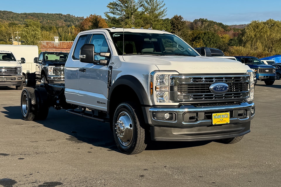 2026 Ford F-550 Super Duty Chassis Cab XL's photo