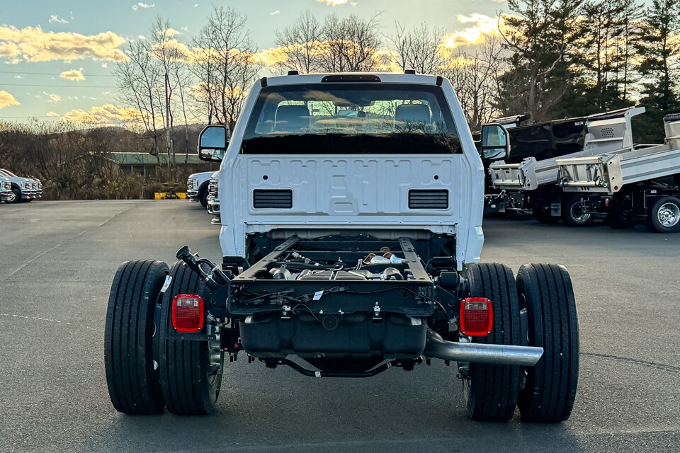 2025 Ford F-600 photo 4