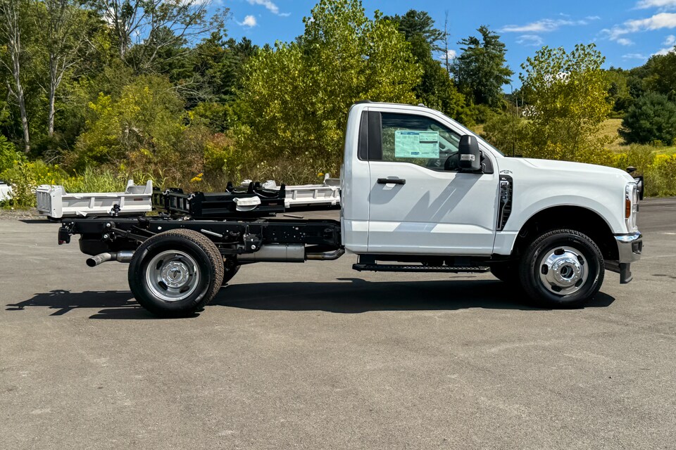 2026 Ford F-350 photo 2