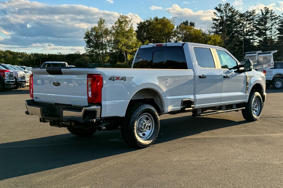 2026 Ford F-350 photo 3
