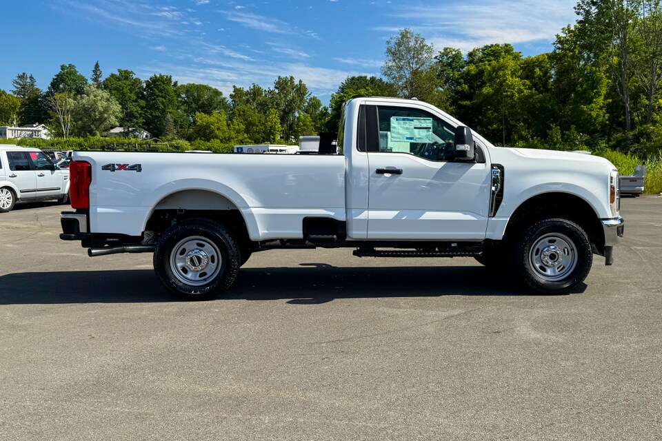 2025 Ford F-350 photo 2
