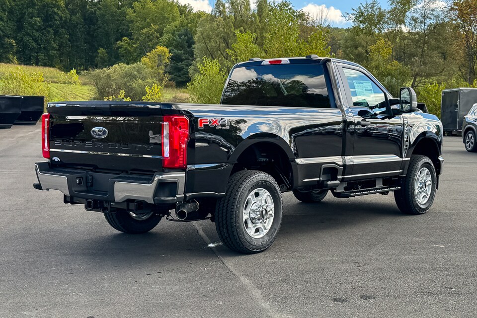 2026 Ford F-350 XLT photo 3