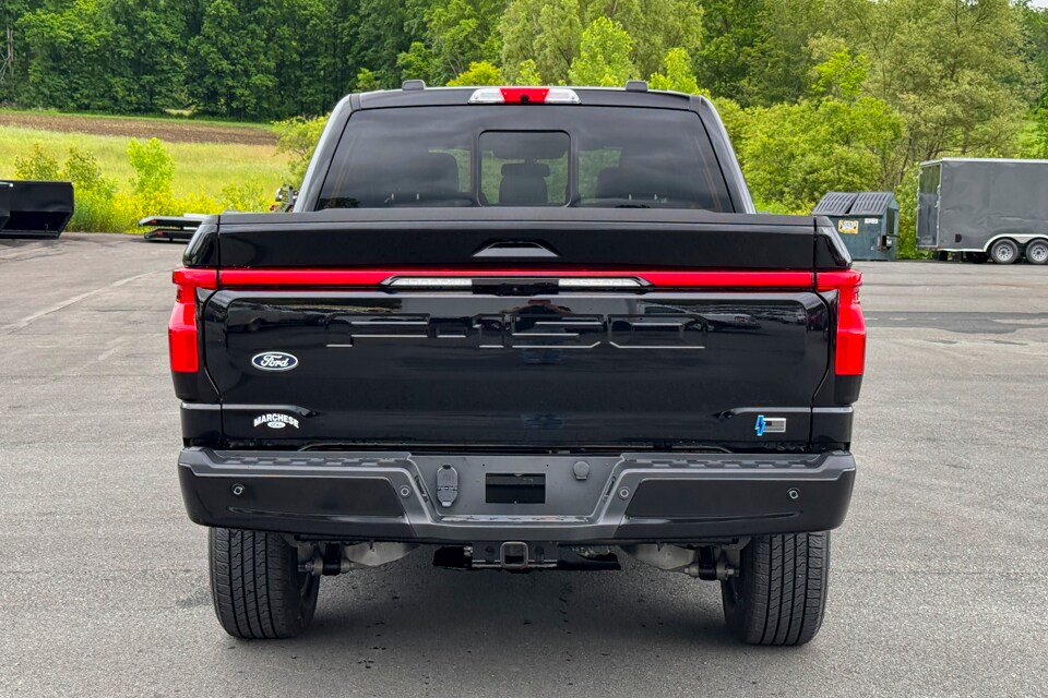 2025 Ford F-150 Lightning Lariat photo 4