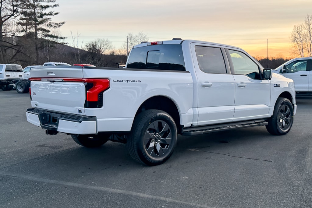 New 2025 Ford F-150 Lightning Lariat TRUCK