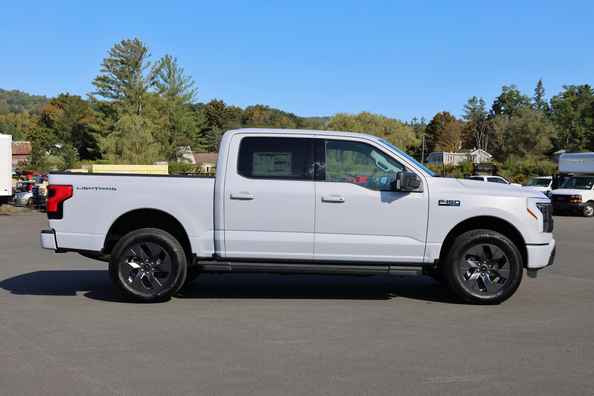 2025 Ford F-150 Lightning photo 2