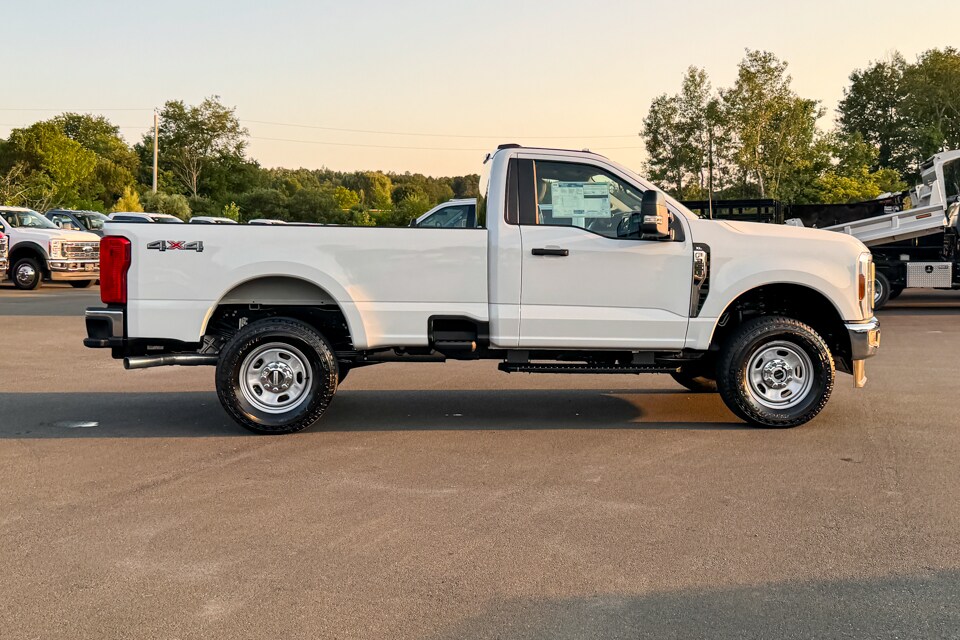 2025 Ford F-350 photo 2