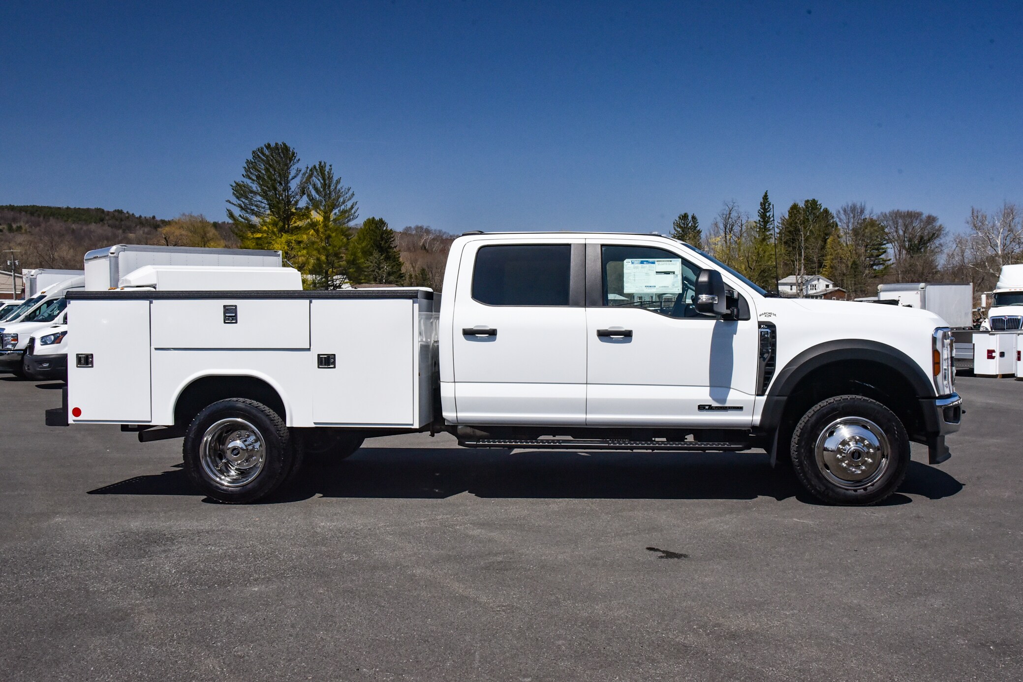 2025 Ford F-450 photo 2
