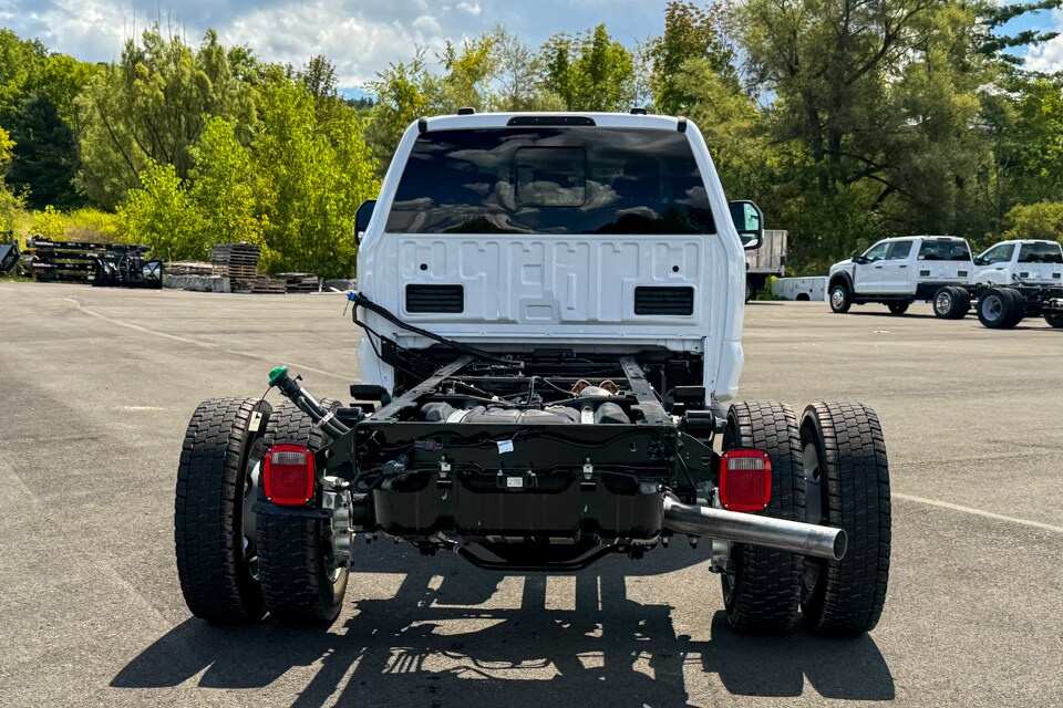 2026 Ford F-550 photo 4