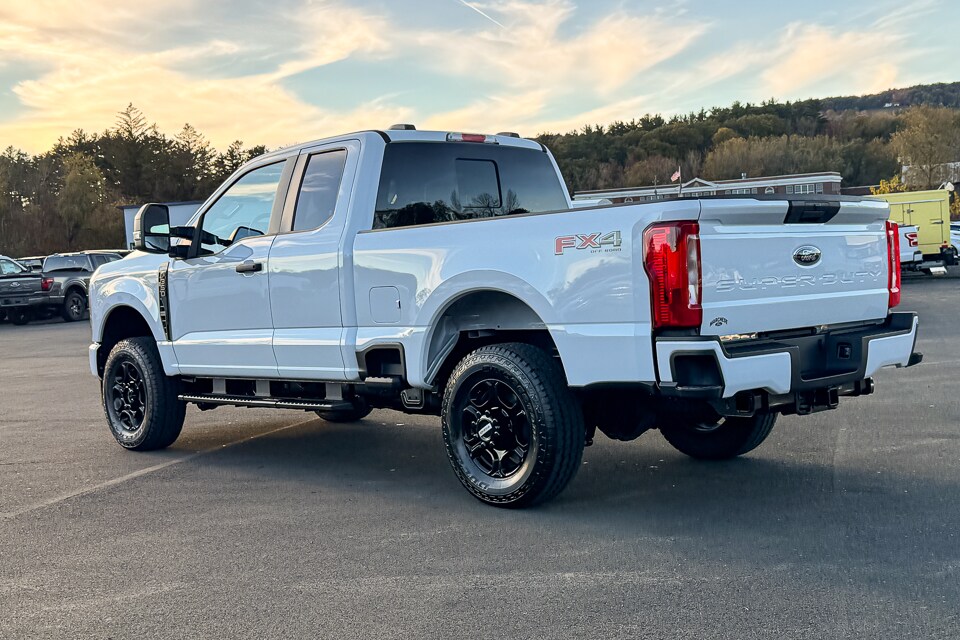 2026 Ford F-350 photo 4