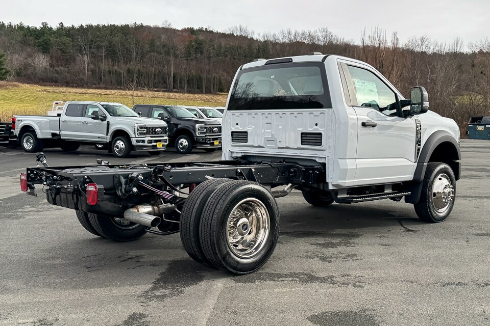 2026 Ford F-450 photo 3