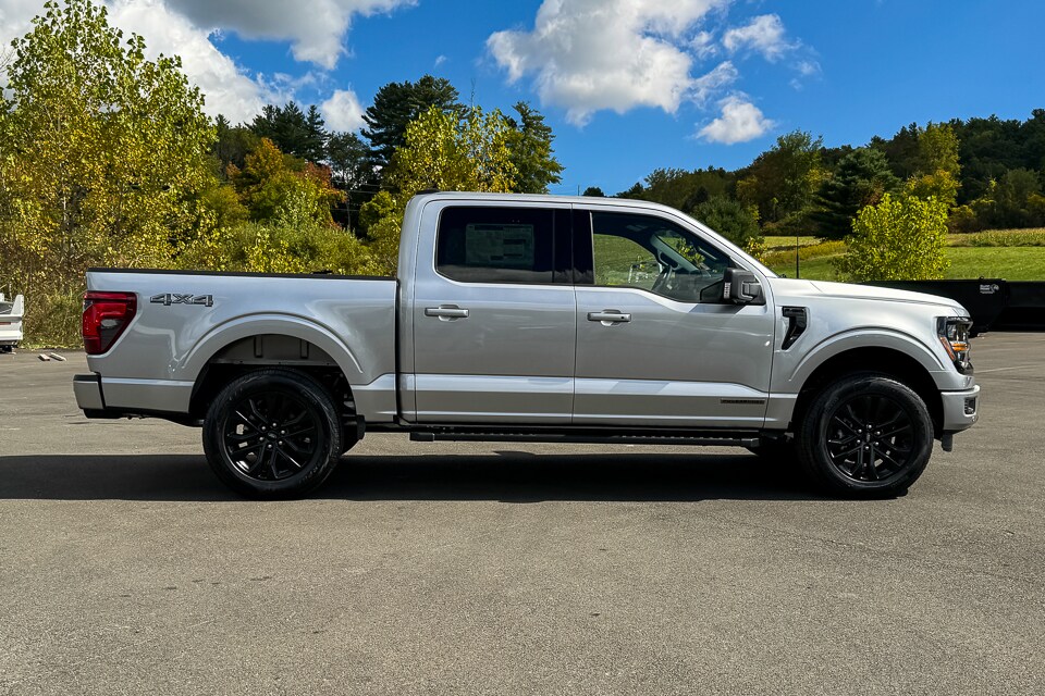 2025 Ford F-150 XLT photo 2