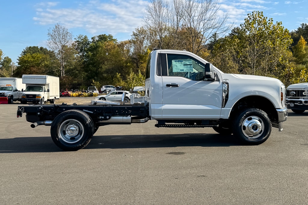 New 2026 Ford F350 Super Duty F-350 XL CAB CHASSIS