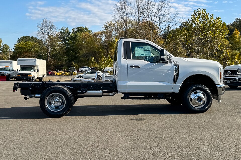 2026 Ford F-350 photo 2