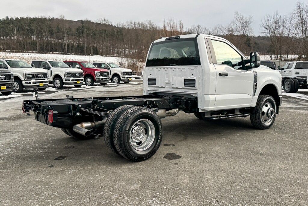 New 2026 Ford F350 Super Duty CAB CHASSIS