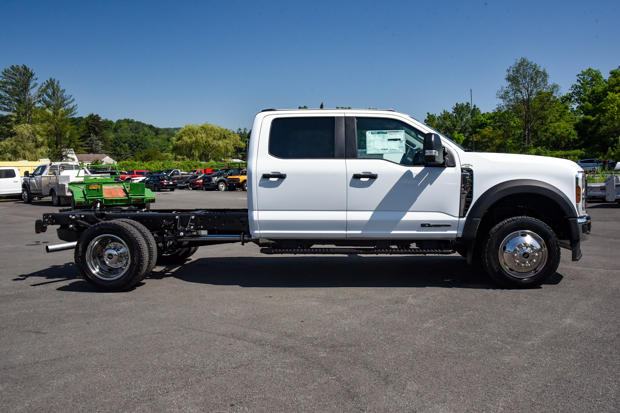 2025 Ford F-550 photo 2