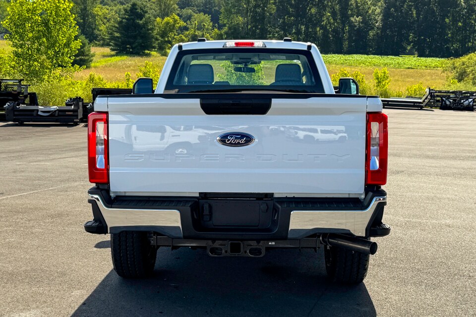 2025 Ford F-350 photo 4