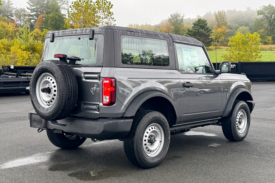 2025 Ford Bronco Base photo 3