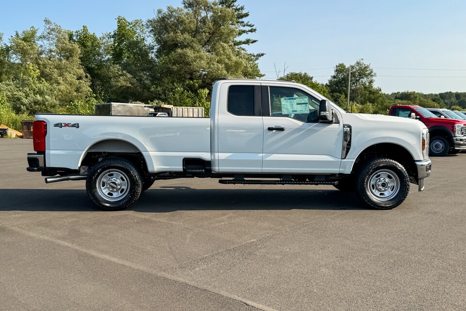 2025 Ford F-350 photo 2