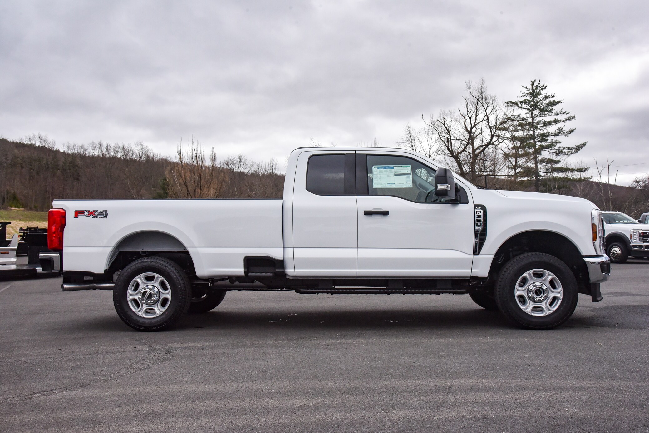 2025 Ford F-350 photo 2