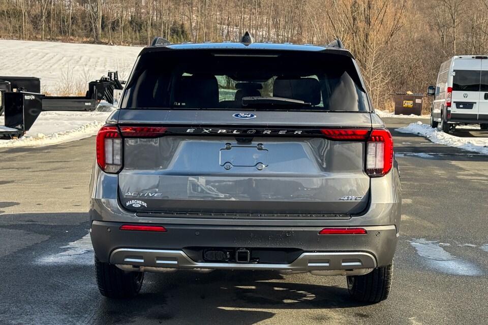 2025 Ford Explorer photo 4