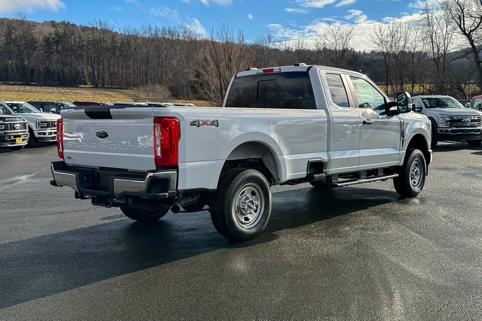 2026 Ford F-350 photo 3