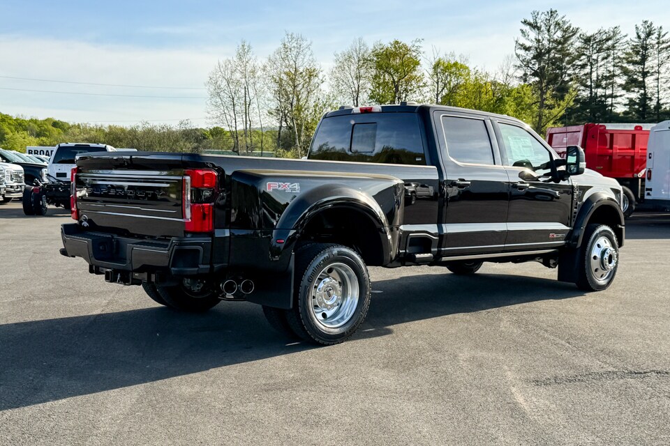 2025 Ford F-450 photo 3