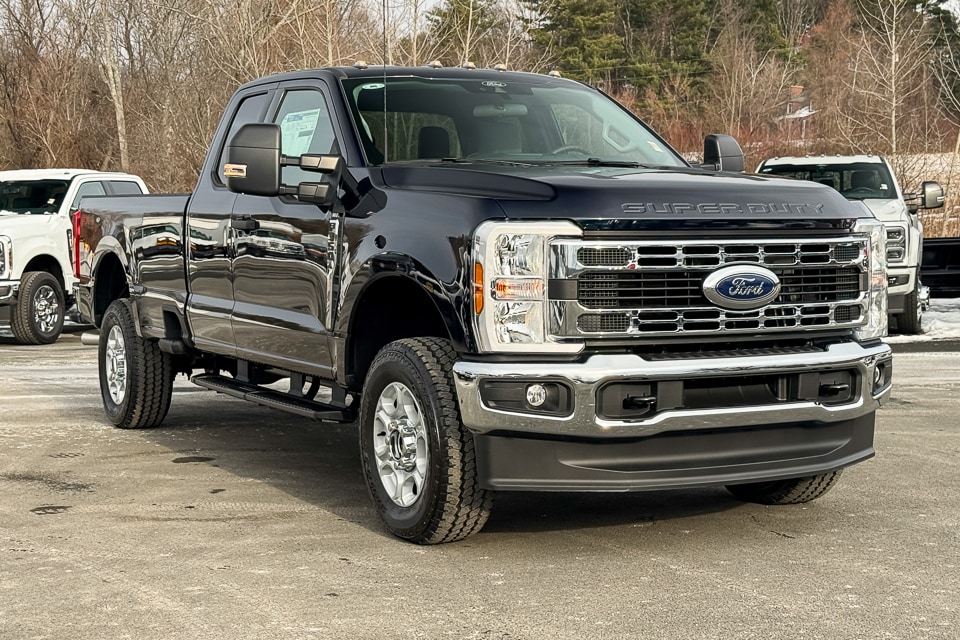 2025 Ford F-350 Super Duty XLT's photo