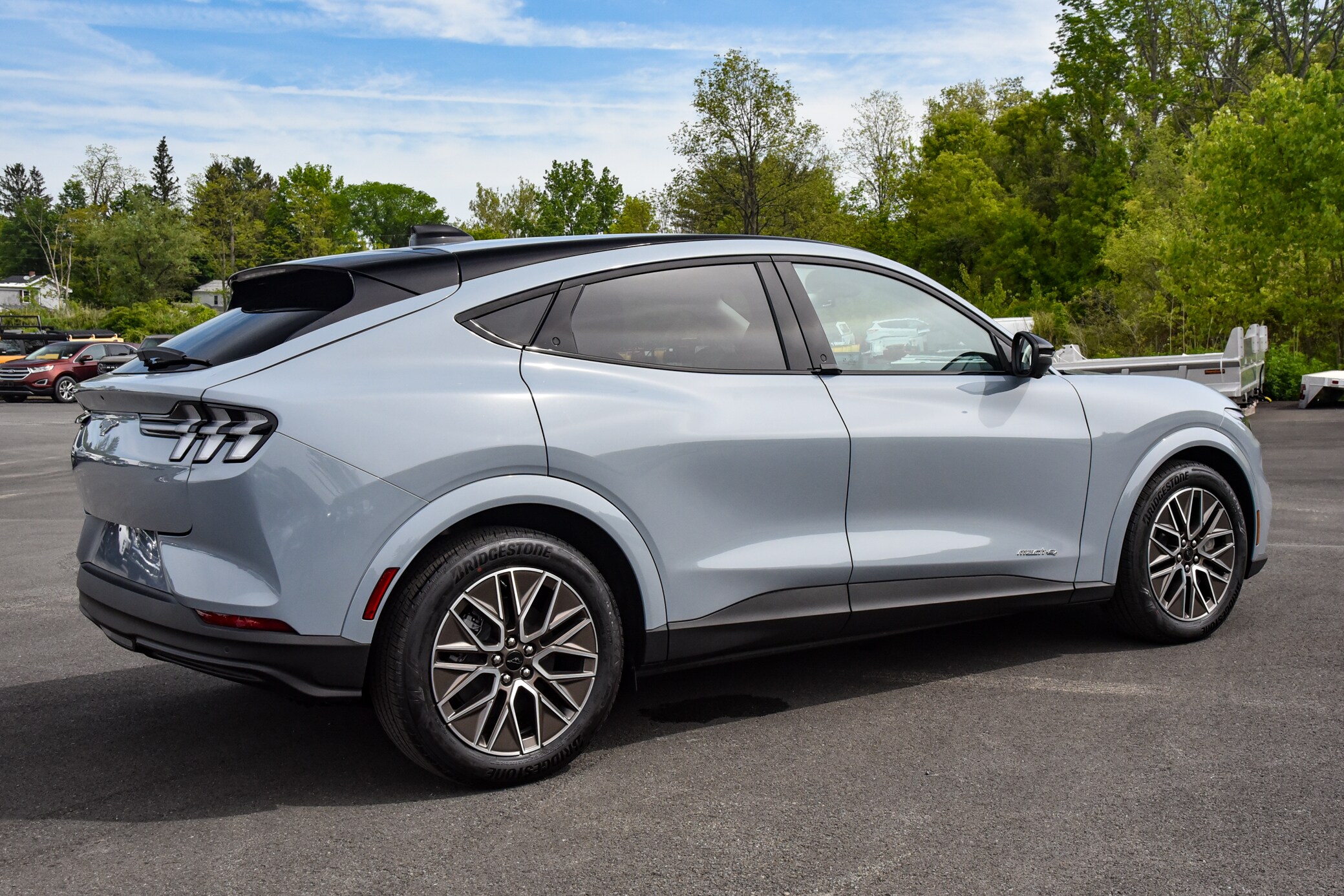 2025 Ford Mustang Mach-E Premium photo 3