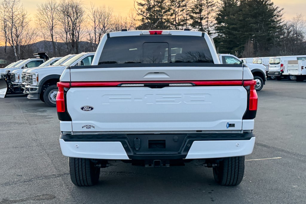 New 2025 Ford F-150 Lightning Lariat TRUCK