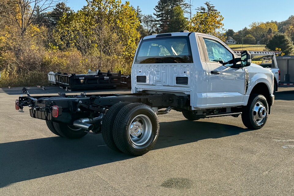 2026 Ford F-350 photo 3