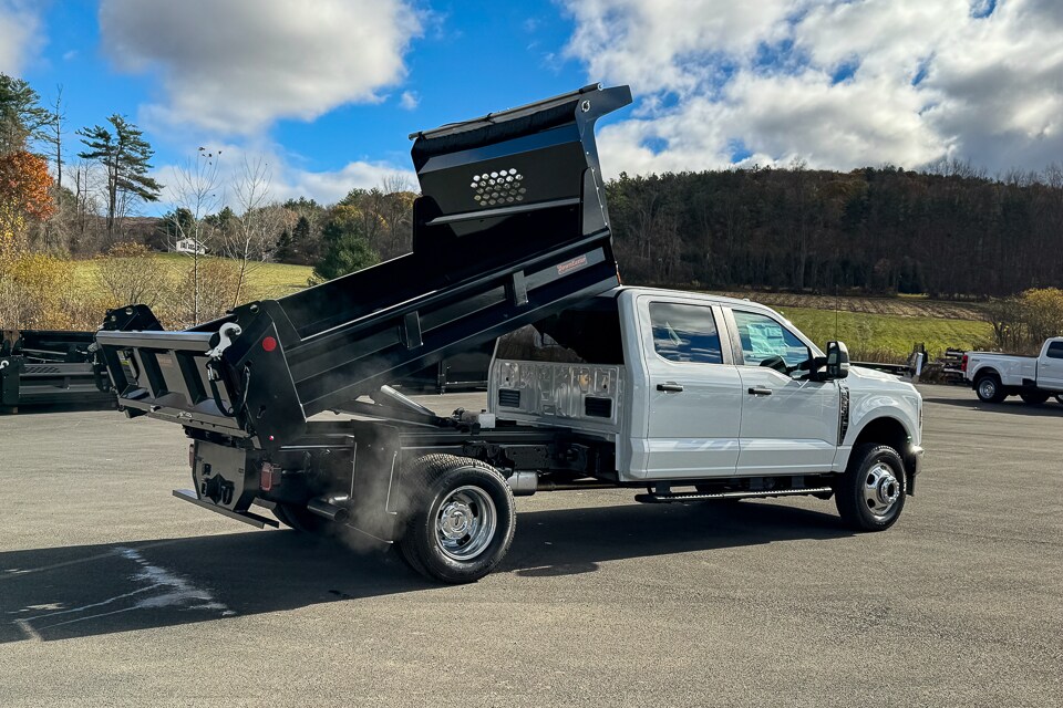 2026 Ford F-350 photo 2