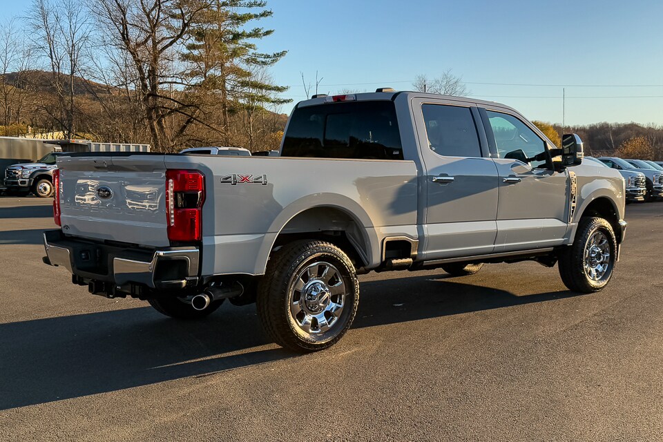 2026 Ford F-350 photo 3