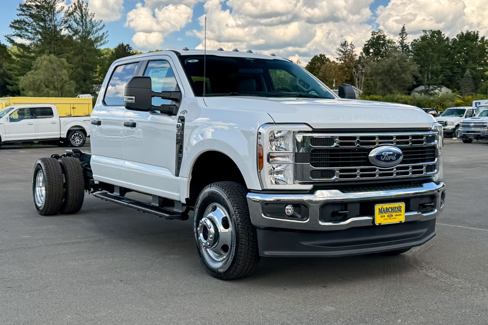 2026 Ford F-350 Super Duty Chassis Cab XL's photo