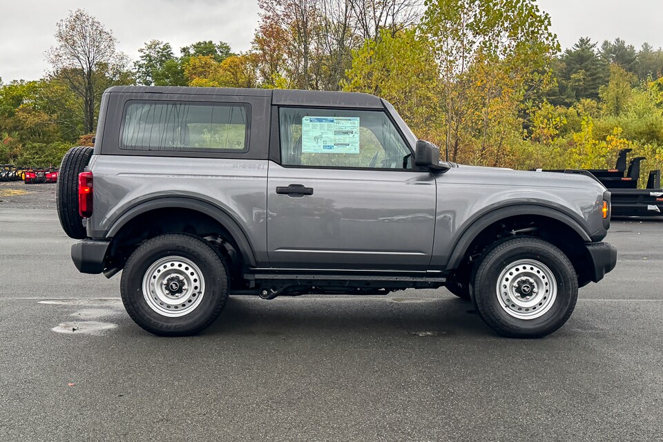 2025 Ford Bronco Base photo 2
