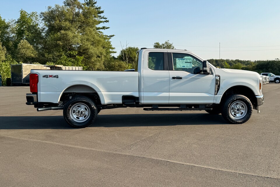 2025 Ford F-350 photo 2