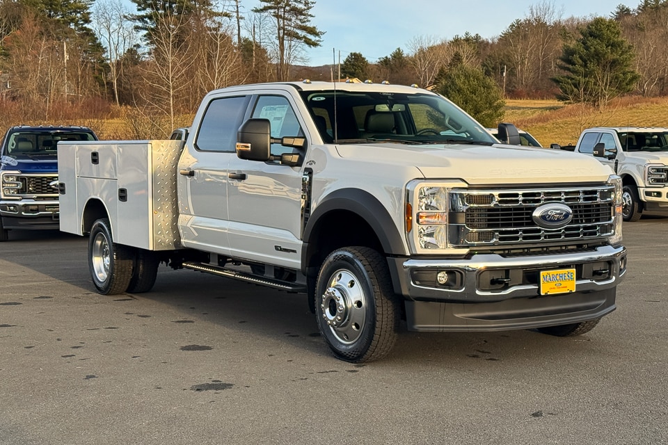2025 Ford F-550 Super Duty Chassis Cab XLT's photo